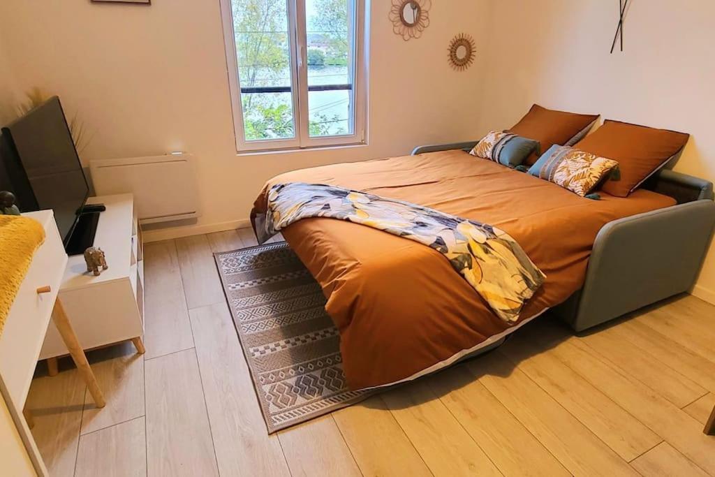 Studio Cosy Avec Vue Sur La Seine Конфлан-Сент-Онорин Экстерьер фото